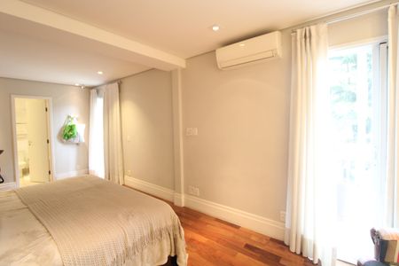 Casa de condomínio à venda com 270m², 3 quartos e 4 vagasSuíte 1