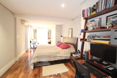 Casa de condomínio à venda com 270m², 3 quartos e 4 vagasSuíte 1