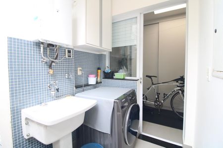 Casa de condomínio à venda com 270m², 3 quartos e 4 vagasLavanderia