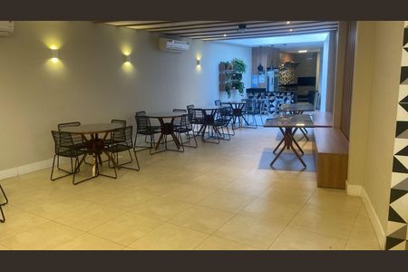 Casa de condomínio à venda com 270m², 3 quartos e 4 vagas Casa de condomínio à venda com 270m², 3 quartos e 4 vagasSalão para festas