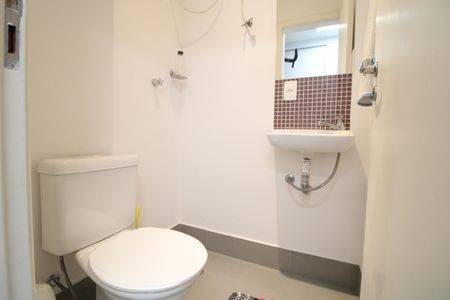 Casa de condomínio à venda com 270m², 3 quartos e 4 vagasBanheiro de serviço