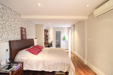 Casa de condomínio à venda com 270m², 3 quartos e 4 vagasSuíte 1