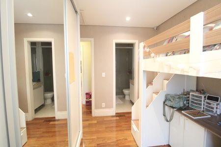 Casa de condomínio à venda com 270m², 3 quartos e 4 vagasSuíte 2