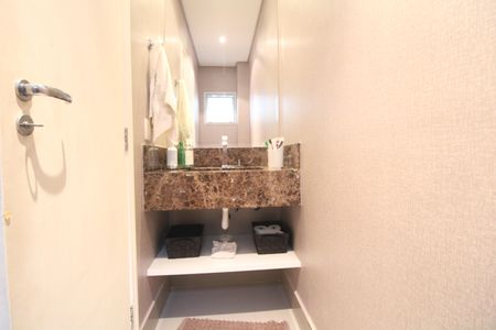 Casa de condomínio à venda com 270m², 3 quartos e 4 vagasLavabo