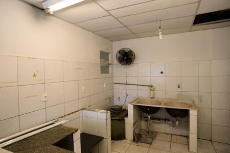 Apartamento para alugar com 180m², 1 quarto e sem vagaÁrea de Serviço