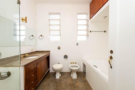 Apartamento à venda com 289m², 4 quartos e 2 vagasBanheiro da Suíte 1