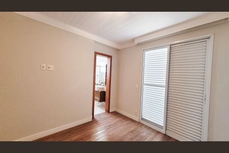 Apartamento à venda com 105m², 3 quartos e 2 vagas Apartamento à venda com 105m², 3 quartos e 2 vagasSuíte