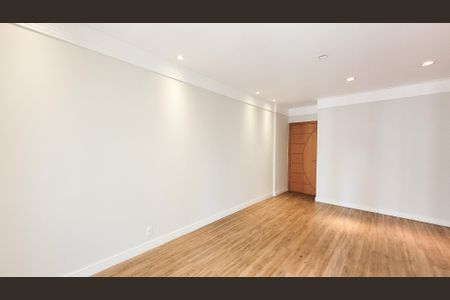 Apartamento à venda com 105m², 3 quartos e 2 vagas Apartamento à venda com 105m², 3 quartos e 2 vagasSala