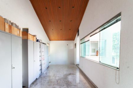 Casa à venda com 340m², 3 quartos e 2 vagas Casa à venda com 340m², 3 quartos e 2 vagasAnexo