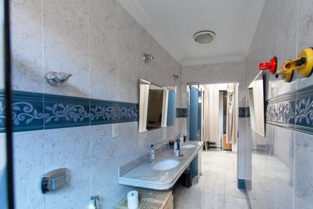 Casa à venda com 340m², 3 quartos e 2 vagas Casa à venda com 340m², 3 quartos e 2 vagasBanheiro da Suíte 2