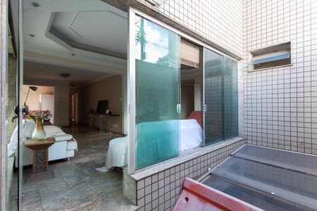 Casa à venda com 340m², 3 quartos e 2 vagas Casa à venda com 340m², 3 quartos e 2 vagasEntrada