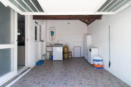 Casa de condomínio à venda com 140m², 3 quartos e 1 vagaÁrea de Serviço