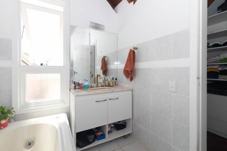 Casa de condomínio à venda com 140m², 3 quartos e 1 vagaBanheiro da Suíte