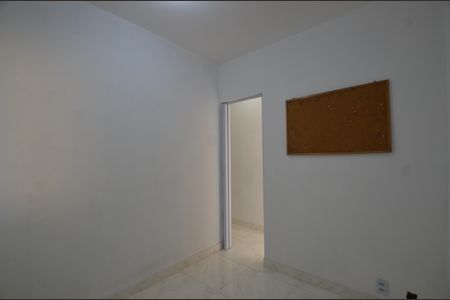 Quarto 2 de apartamento para alugar com 2 quartos, 50m² em Vila Valqueire, Rio de Janeiro