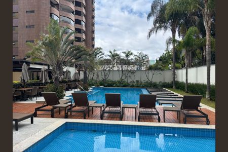 Apartamento à venda com 259m², 5 quartos e 4 vagas Apartamento à venda com 259m², 5 quartos e 4 vagasÁrea comum - Piscina