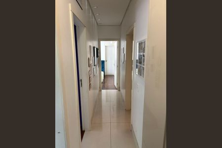 Apartamento à venda com 259m², 5 quartos e 4 vagas Apartamento à venda com 259m², 5 quartos e 4 vagasCorredor