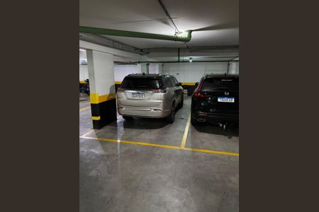 Apartamento à venda com 259m², 5 quartos e 4 vagas Apartamento à venda com 259m², 5 quartos e 4 vagasvagas