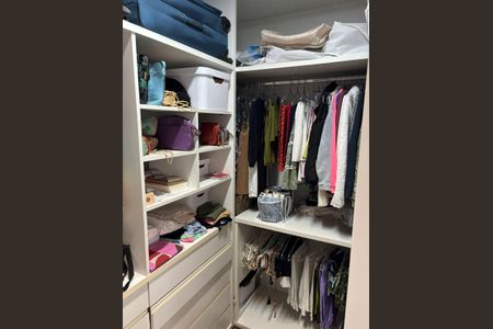 Apartamento à venda com 259m², 5 quartos e 4 vagas Apartamento à venda com 259m², 5 quartos e 4 vagasCloset