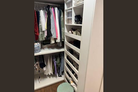 Apartamento à venda com 259m², 5 quartos e 4 vagas Apartamento à venda com 259m², 5 quartos e 4 vagasCloset