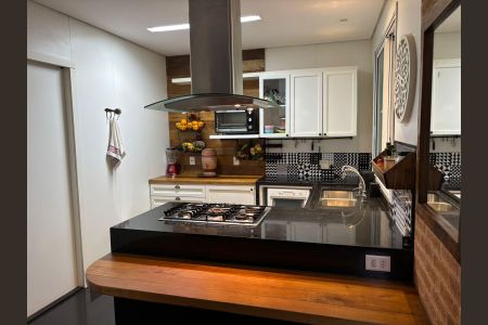 Apartamento à venda com 259m², 5 quartos e 4 vagas Apartamento à venda com 259m², 5 quartos e 4 vagasCozinha