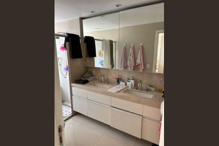 Apartamento à venda com 259m², 5 quartos e 4 vagas Apartamento à venda com 259m², 5 quartos e 4 vagasbanheiro 4