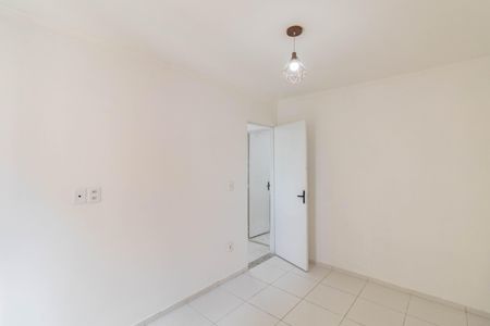 Quarto 2 de apartamento para alugar com 2 quartos, 50m² em Vila Carmosina, São Paulo