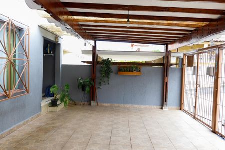Casa à venda com 130m², 3 quartos e 2 vagasGaragem