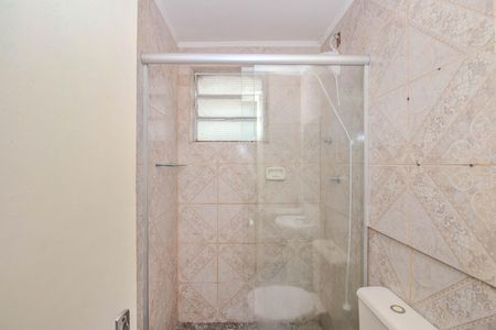 Banheiro de apartamento para alugar com 1 quarto, 50m² em Passo da Areia, Porto Alegre