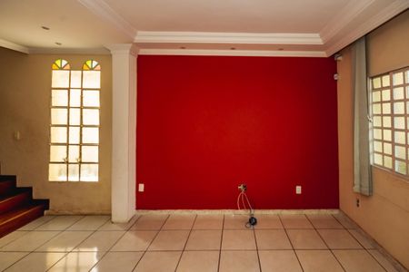 Casa à venda com 282m², 3 quartos e 4 vagasSala