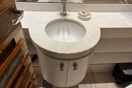 Apartamento para alugar com 180m², 3 quartos e 2 vagasLavabo