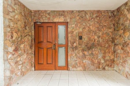 Entrada de apartamento para alugar com 1 quarto, 41m² em Jardim Sabará, Porto Alegre