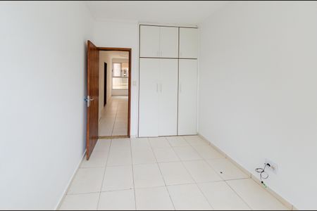 Quarto 2 de apartamento para alugar com 2 quartos, 60m² em João Pinheiro, Belo Horizonte
