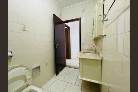 Casa para alugar com 130m², 3 quartos e 1 vaga Casa para alugar com 130m², 3 quartos e 1 vagaBanheiro 1