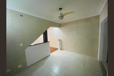 Casa para alugar com 130m², 3 quartos e 1 vaga Casa para alugar com 130m², 3 quartos e 1 vagaSala de Jantar