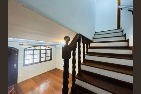 Casa para alugar com 130m², 3 quartos e 1 vagaEscada