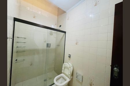 Casa para alugar com 130m², 3 quartos e 1 vaga Casa para alugar com 130m², 3 quartos e 1 vagaBanheiro 1