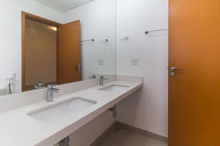 Apartamento para alugar com 170m², 4 quartos e 3 vagasBanheiro da Suíte 1