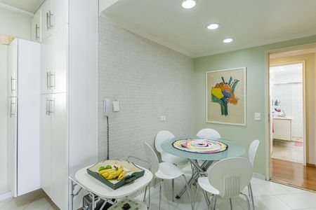 Apartamento à venda com 180m², 4 quartos e 2 vagas Apartamento à venda com 180m², 4 quartos e 2 vagasCopa