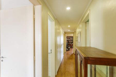 Apartamento à venda com 180m², 4 quartos e 2 vagas Apartamento à venda com 180m², 4 quartos e 2 vagasCorredor