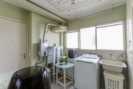 Apartamento à venda com 180m², 4 quartos e 2 vagas Apartamento à venda com 180m², 4 quartos e 2 vagasÁrea de Serviço