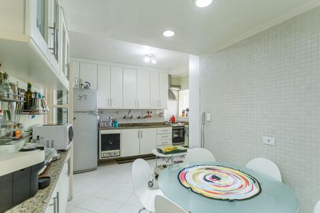 Apartamento à venda com 180m², 4 quartos e 2 vagas Apartamento à venda com 180m², 4 quartos e 2 vagasCopa