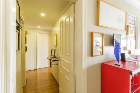 Apartamento à venda com 180m², 4 quartos e 2 vagas Apartamento à venda com 180m², 4 quartos e 2 vagasCorredor