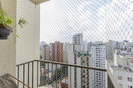 Apartamento à venda com 180m², 4 quartos e 2 vagas Apartamento à venda com 180m², 4 quartos e 2 vagasVaranda