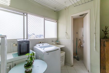 Apartamento à venda com 180m², 4 quartos e 2 vagas Apartamento à venda com 180m², 4 quartos e 2 vagasÁrea de Serviço