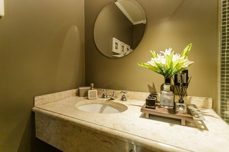 Apartamento à venda com 180m², 4 quartos e 2 vagas Apartamento à venda com 180m², 4 quartos e 2 vagasBanheiro 1