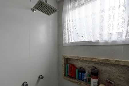 Casa de condomínio para alugar com 240m², 3 quartos e 4 vagas Casa de condomínio para alugar com 240m², 3 quartos e 4 vagasBanheiro da Suíte 1