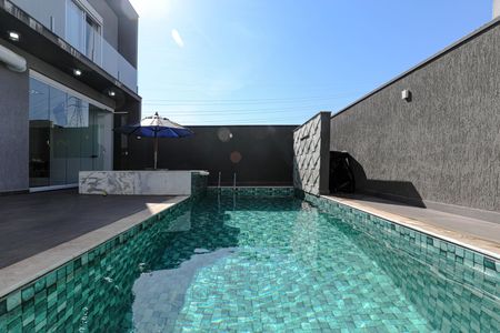 Casa de condomínio para alugar com 240m², 3 quartos e 4 vagas Casa de condomínio para alugar com 240m², 3 quartos e 4 vagasPiscina