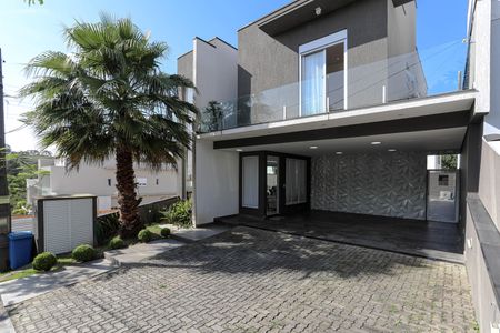 Casa de condomínio para alugar com 240m², 3 quartos e 4 vagas Casa de condomínio para alugar com 240m², 3 quartos e 4 vagasFachada