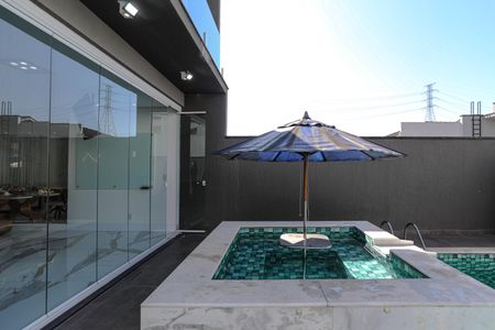 Casa de condomínio para alugar com 240m², 3 quartos e 4 vagas Casa de condomínio para alugar com 240m², 3 quartos e 4 vagasPiscina