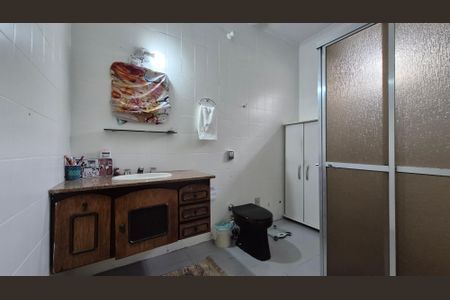 Casa à venda com 240m², 4 quartos e 3 vagasBanheiro da suíte
